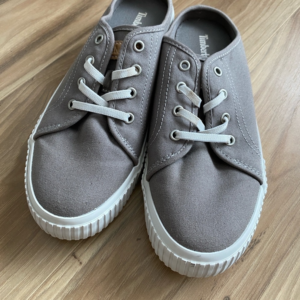 8.5 women’s Timberland slip on dark tan/mauve shoe